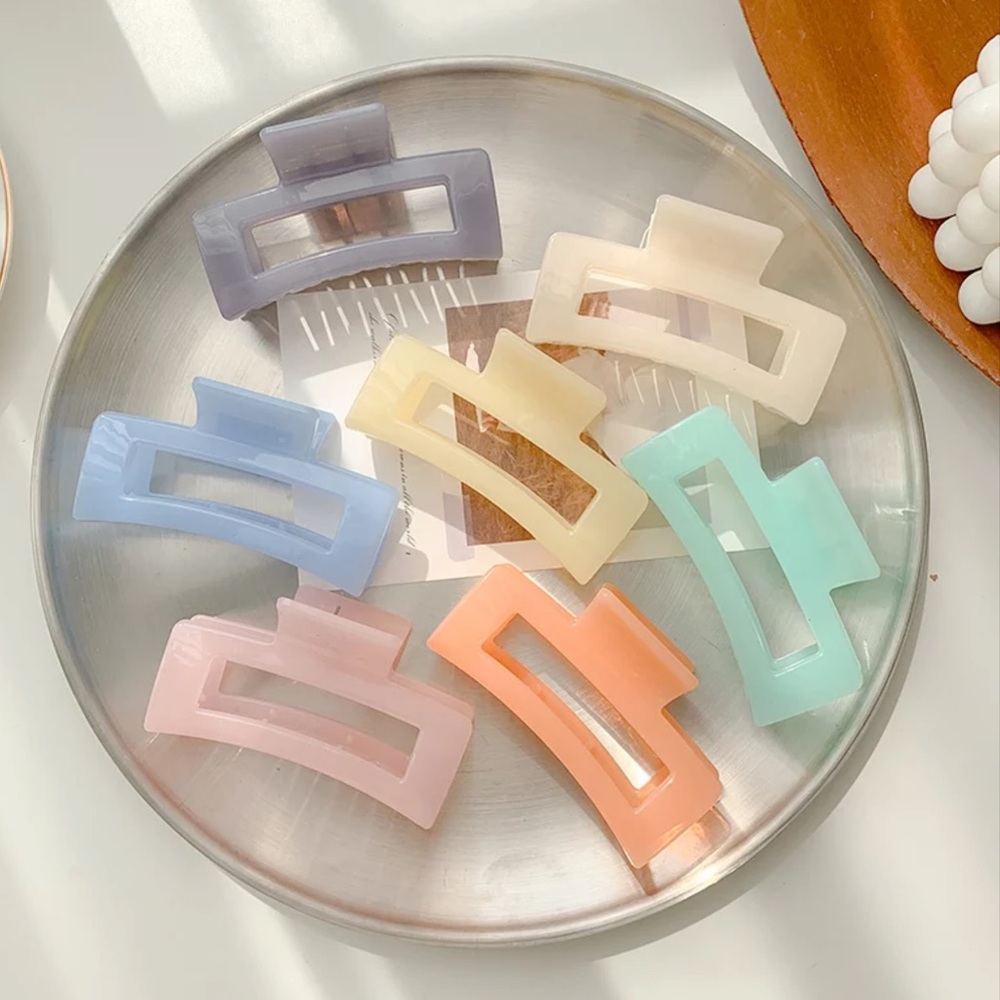 Classic Tortoise Shell Rectangular Hair Clip! - Picture 3 of 3